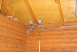 Электропроводка в деревянном доме своими руками: проекты, материалы, монтаж скрытой и открытой электропроводки, пошаговая инструкция