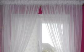 Roman roller blinds or blinds - which is better to choose in the kitchen